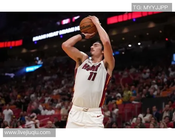 扎克拉文的飞翔之路：从新秀到全明星的成长历程与挑战